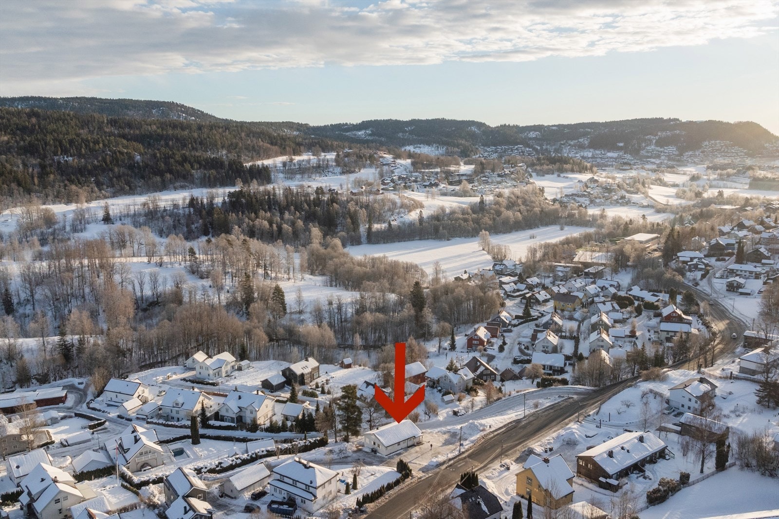 Eiendommen har vært både postkontor og legekontor tidligere, og er i dag fortsatt regulert til næring. Det foreligger et godkjent tiltak på ombygging og bruksendring til bolig Galleribilde