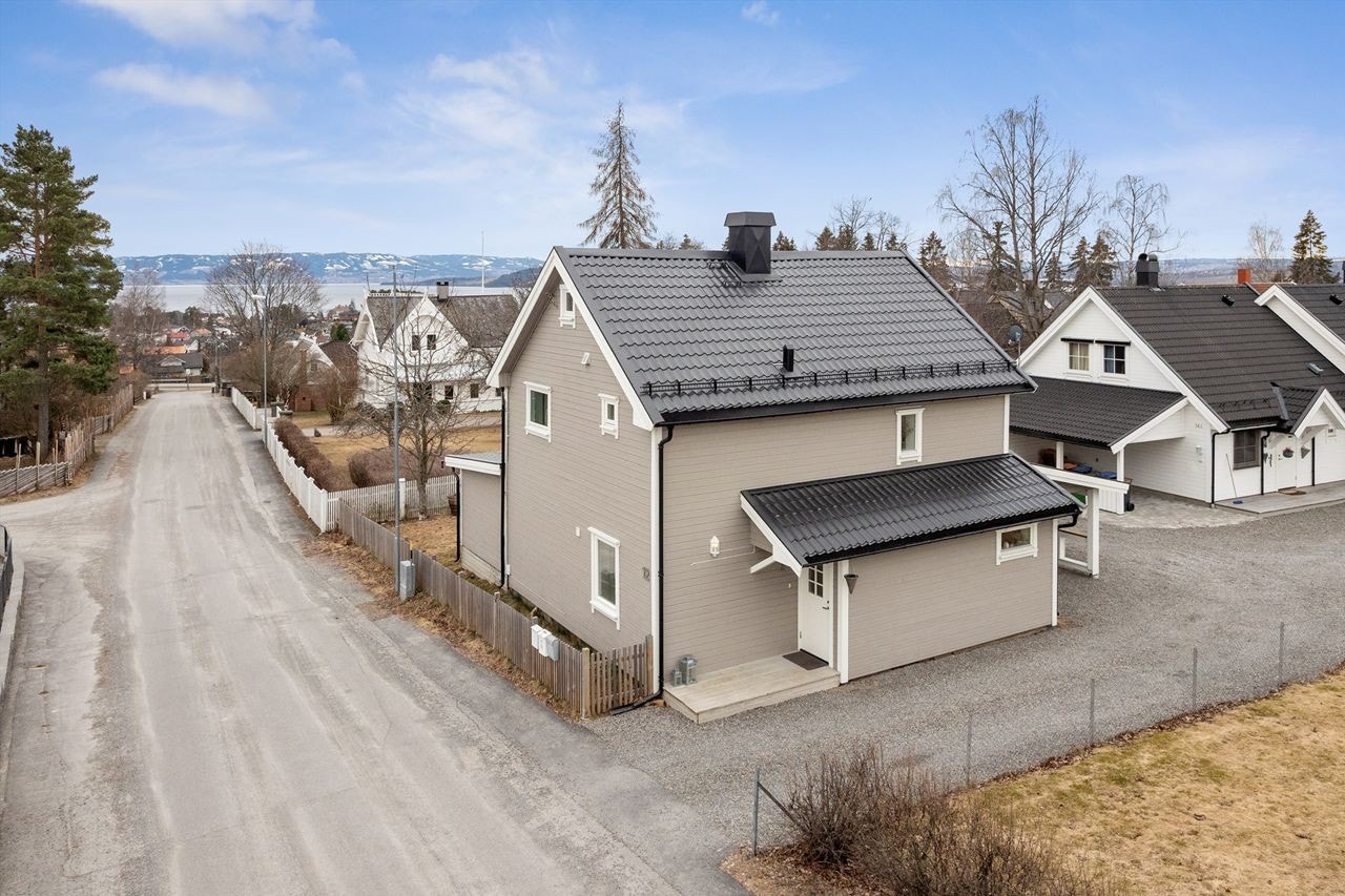 Fasade og inngangsparti. Galleribilde