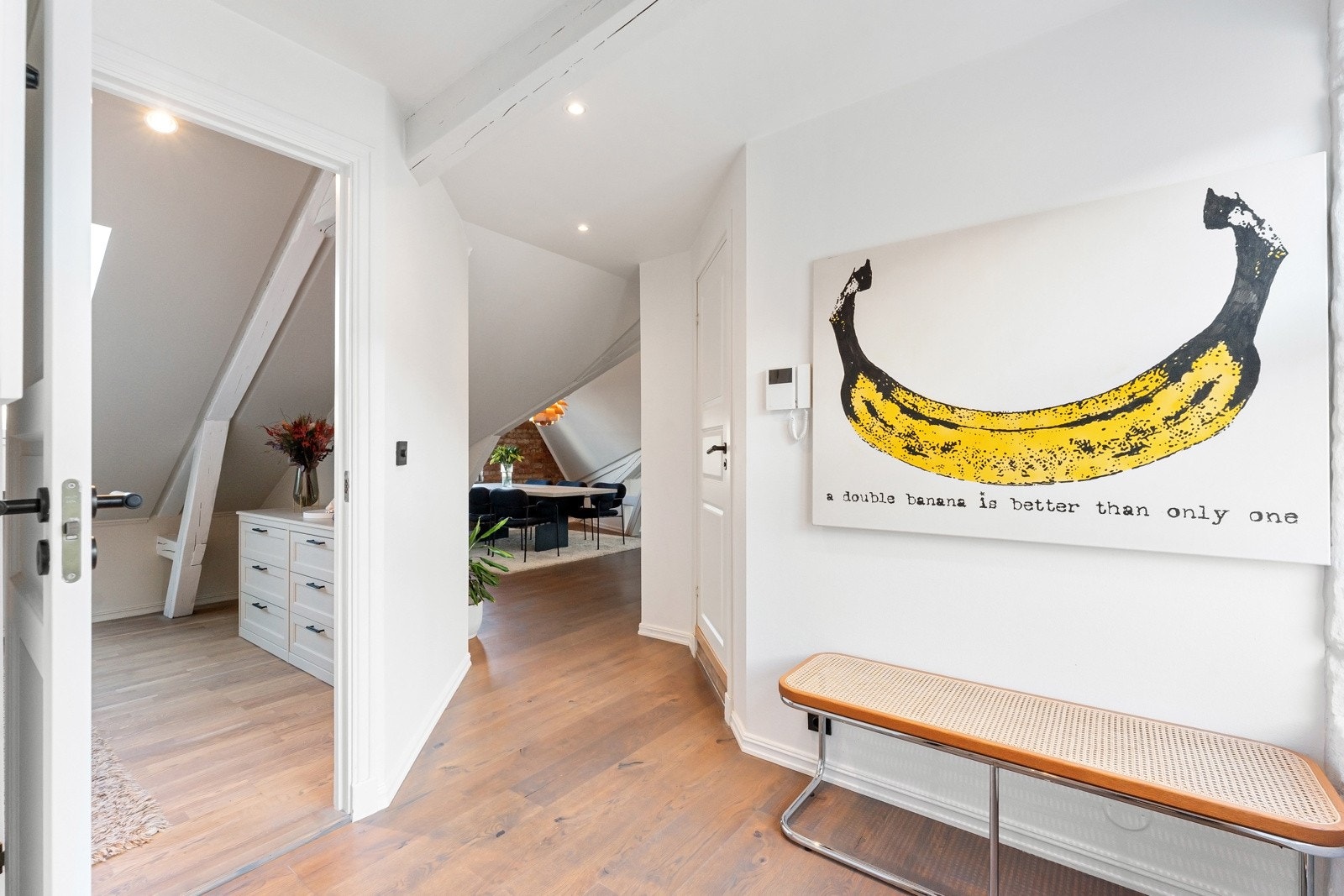 I 2024 ble alle innvendige overflater malt. Galleribilde