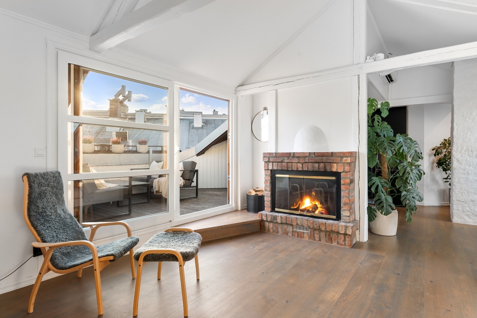 Fra stuen er det direkte adkomst til den solrike takterrassen. Galleribilde