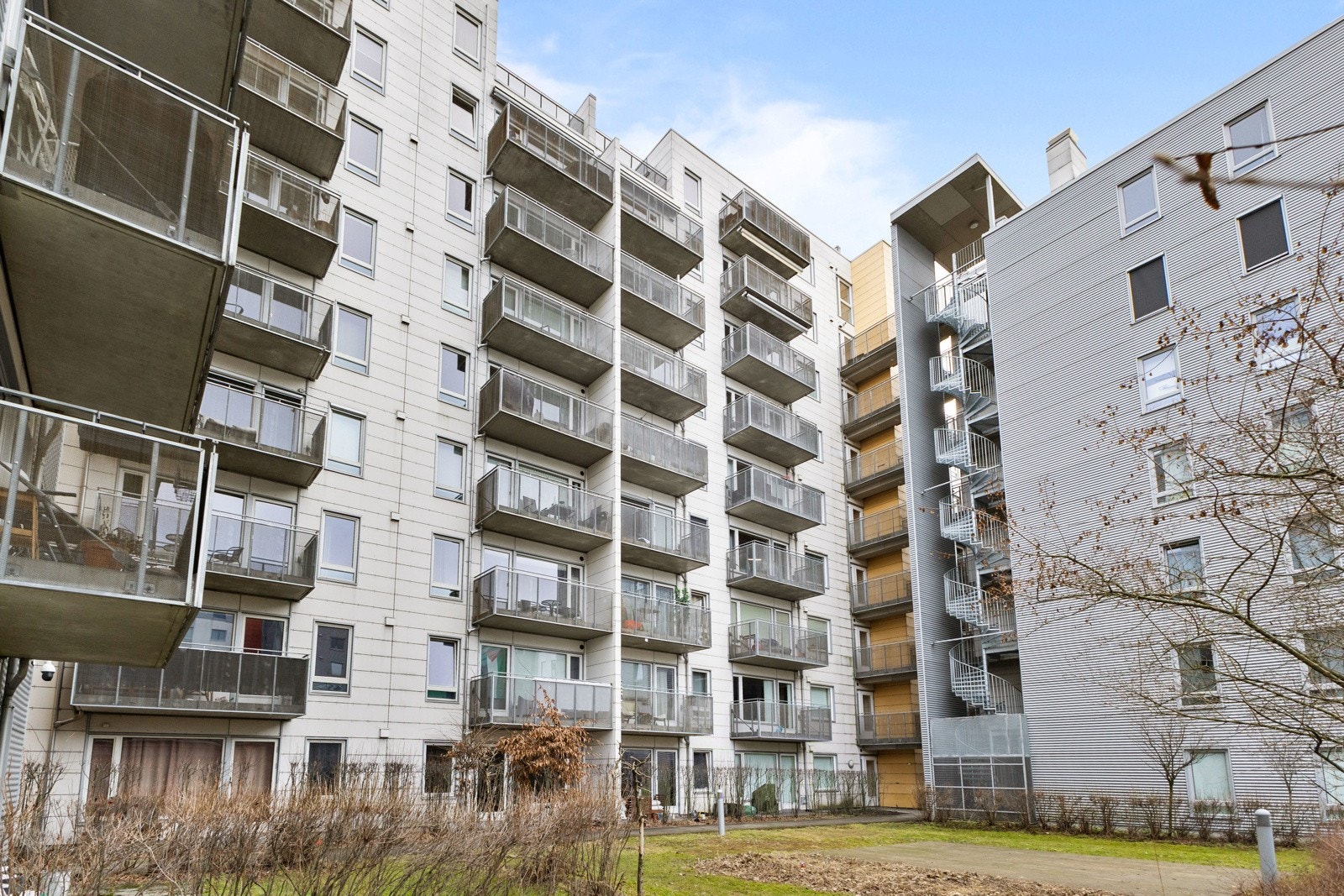 Videre er Botanisk Hage, Tøyenparken, Botsparken, Tøyenbadet og Akerselva er kun en kort spasertur unna. Galleribilde