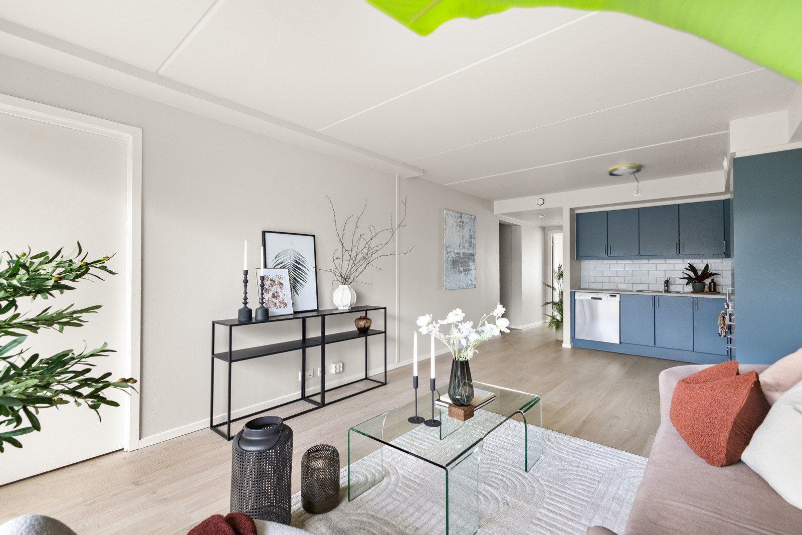 laminat på gulv gir et stilrent uttrykk. Galleribilde