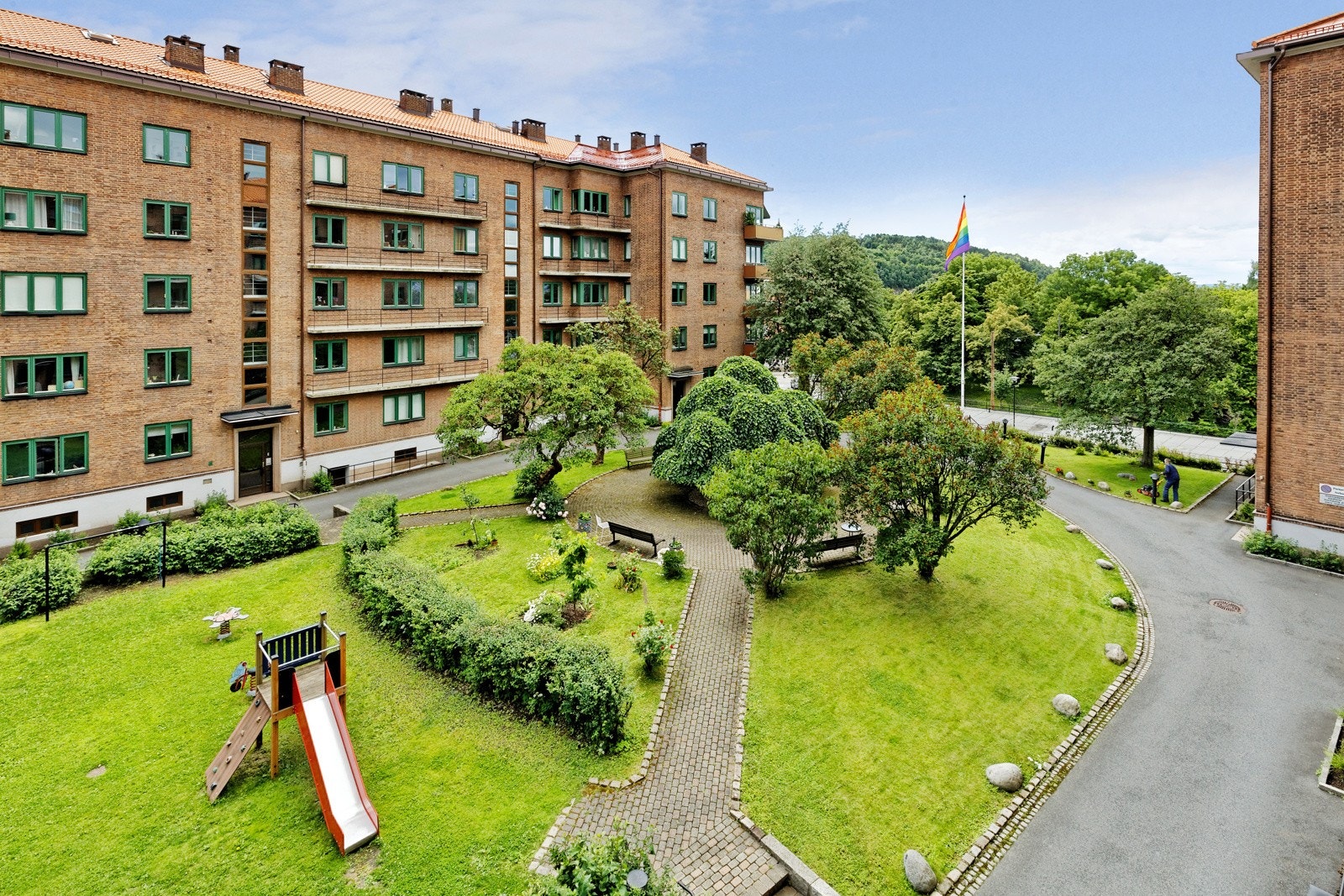 Her arrangeres det juletretenning, sommerfest med grilling og ikke minst loppemarked på sommerstid! Galleribilde