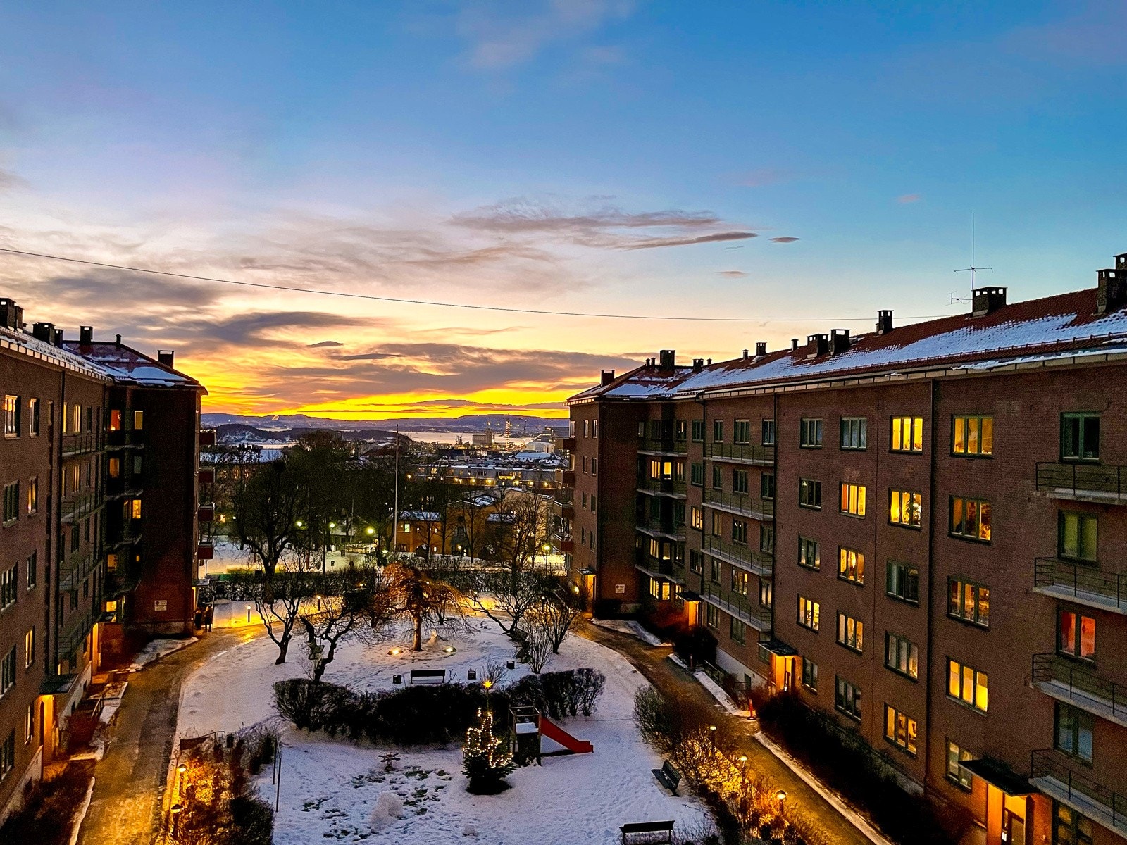 Selgers bilde fra juletider i Galgeberg Borettslag. Galleribilde
