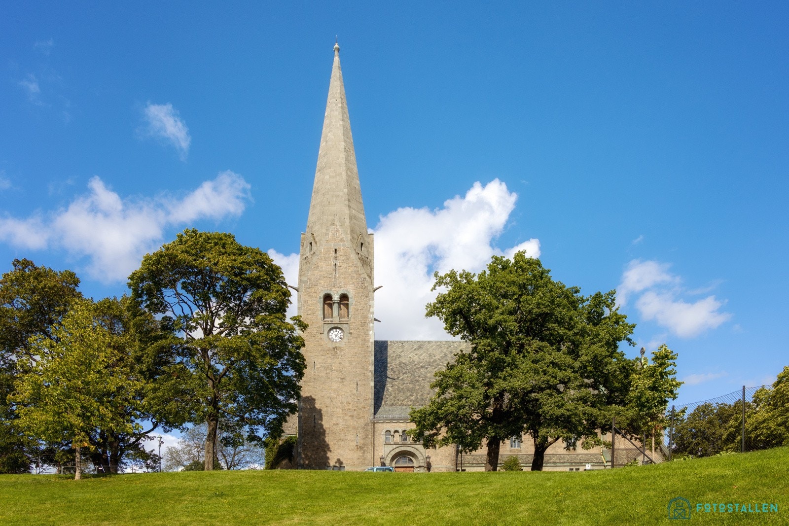 Vålerenga kirke og Vålerenga park ligger også i nabolaget. Galleribilde