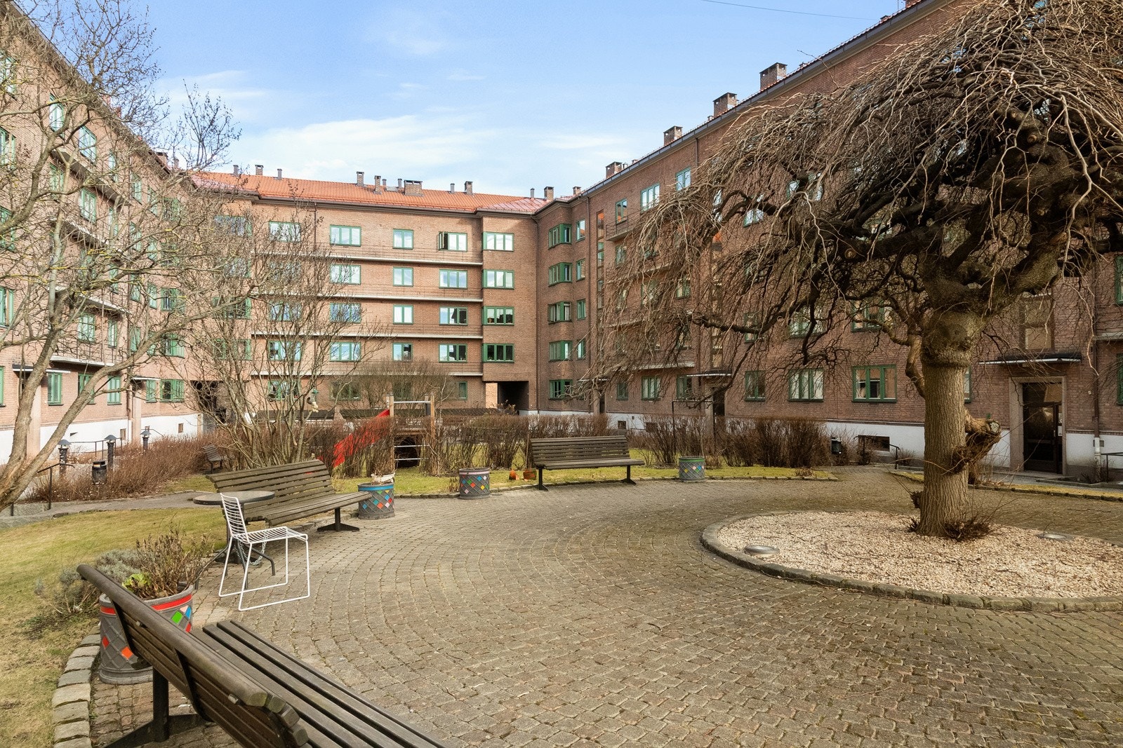 Veldrevet borettslag med ryddig vedlikeholdshistorikk. Galleribilde