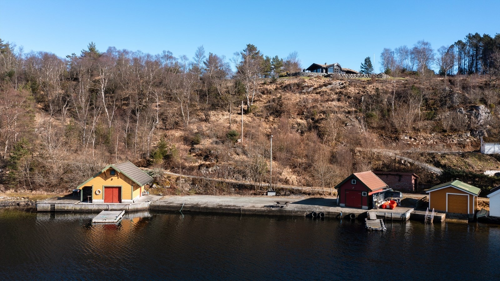 Kjøreveg helt frem til eiendommen. Galleribilde