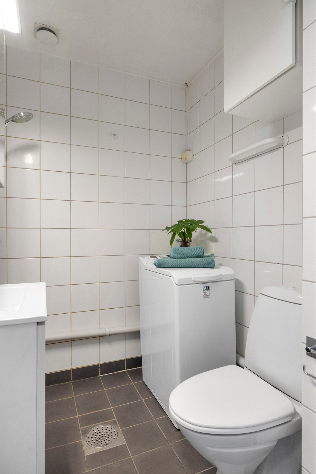 Det er elektriske varmekabler i gulvet som sørger for en ekstra lun og behagelig opplevelse. Galleribilde