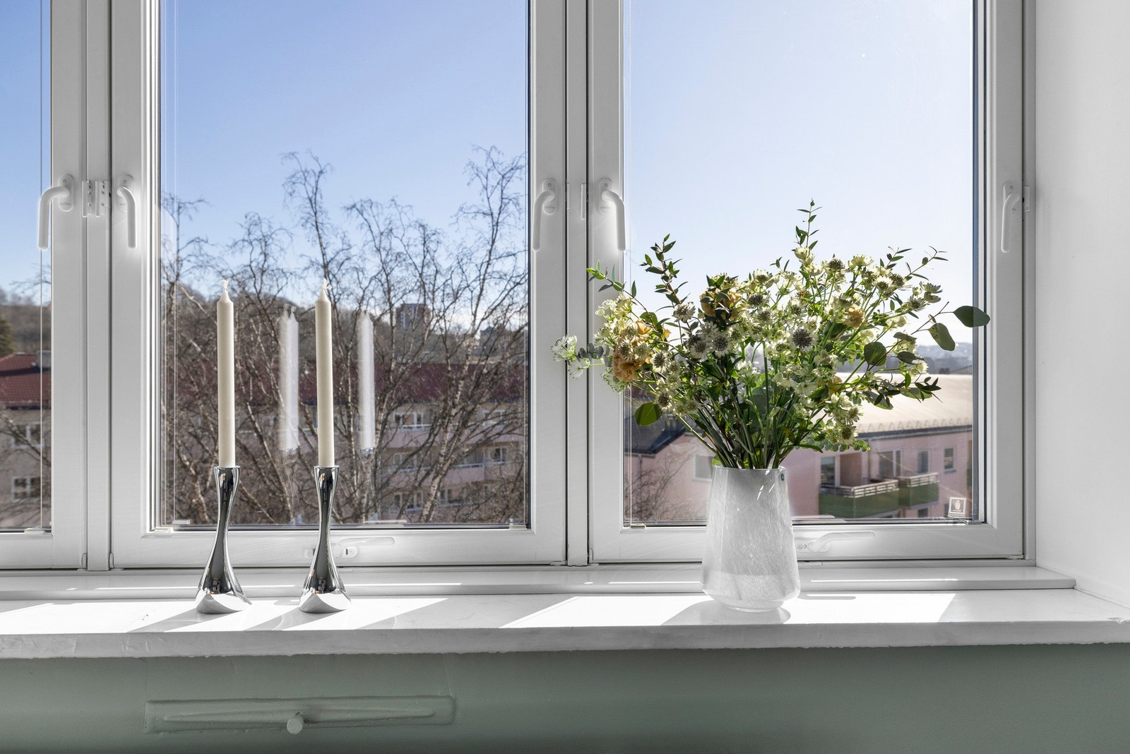 Leiligheten ligger fritt og skjermet til i 5. etasje uten innsyn. Galleribilde