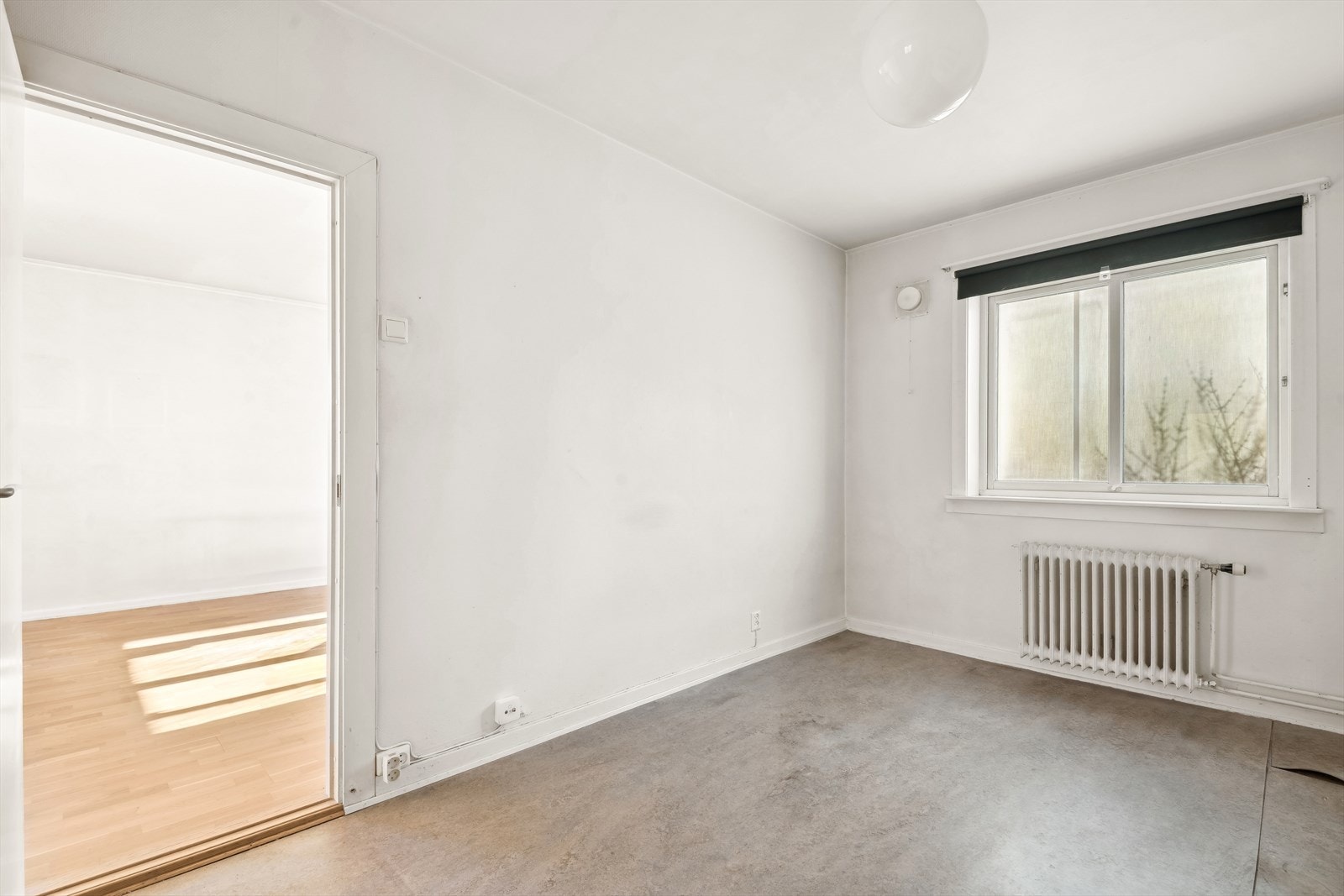 Hovedsoverom av god størrelse med plass til dobbeltseng og garderobeløsning. Galleribilde