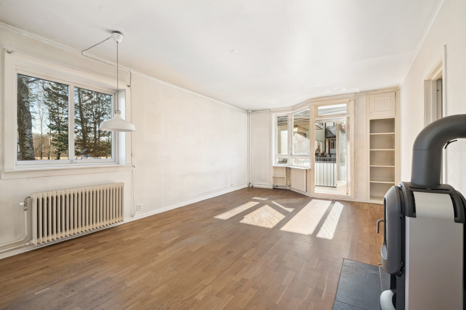 Endeleiligheten slipper inn mye naturlig lys med vinduer fra tre sider. Galleribilde