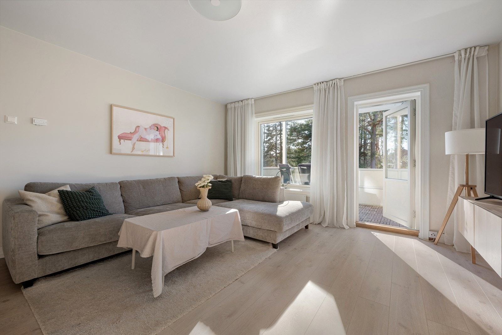 Nordvik Nordstrand ved Nina Fjellheim har gleden av å presentere Feltspatveien 45! Galleribilde