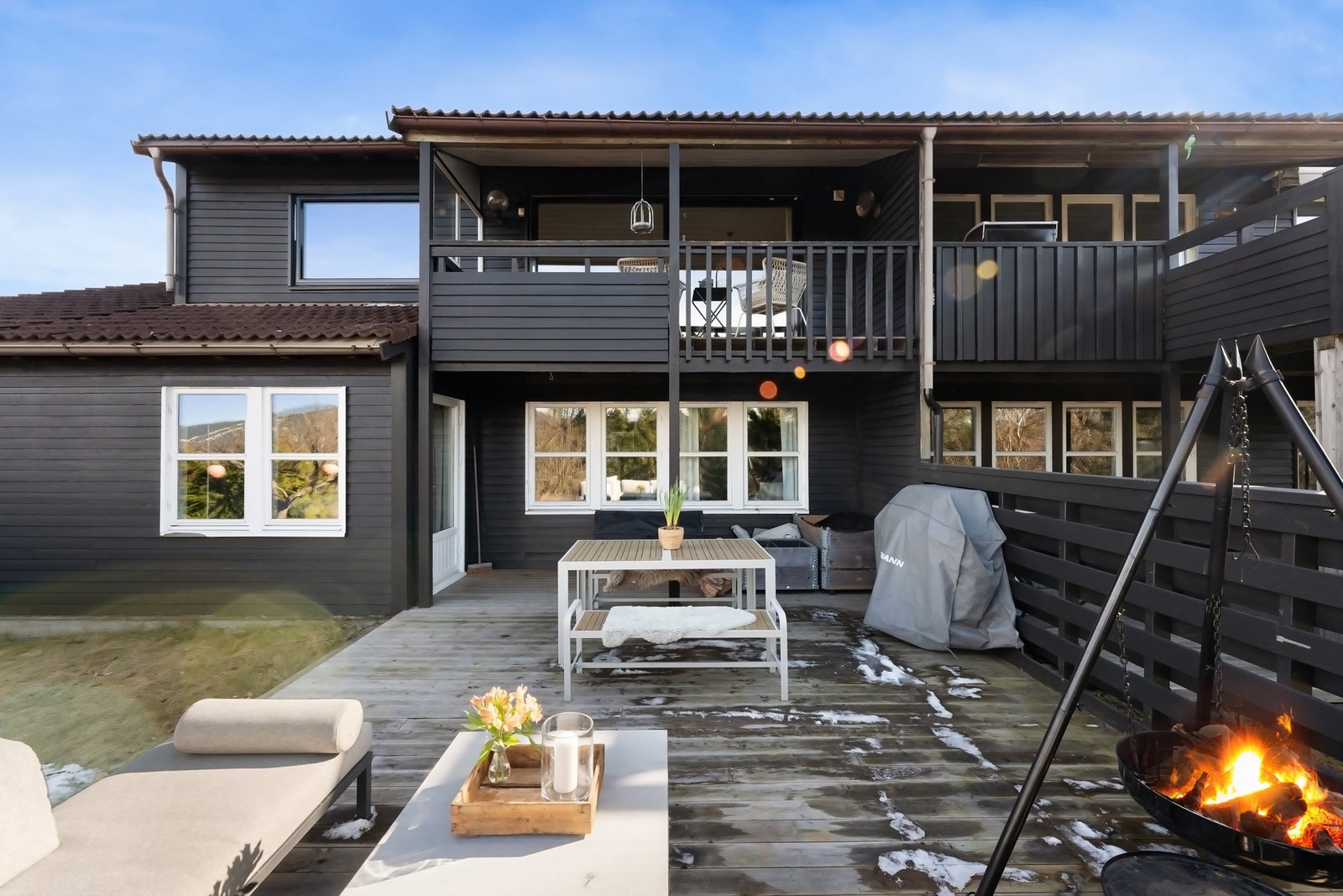 Velkommen til Toppenhaugberget 54 - En flott halvpart tomannsbolig beliggende i et rolig og attraktivt boligområde på øvre Toppenhaug på Bærums Verk Galleribilde