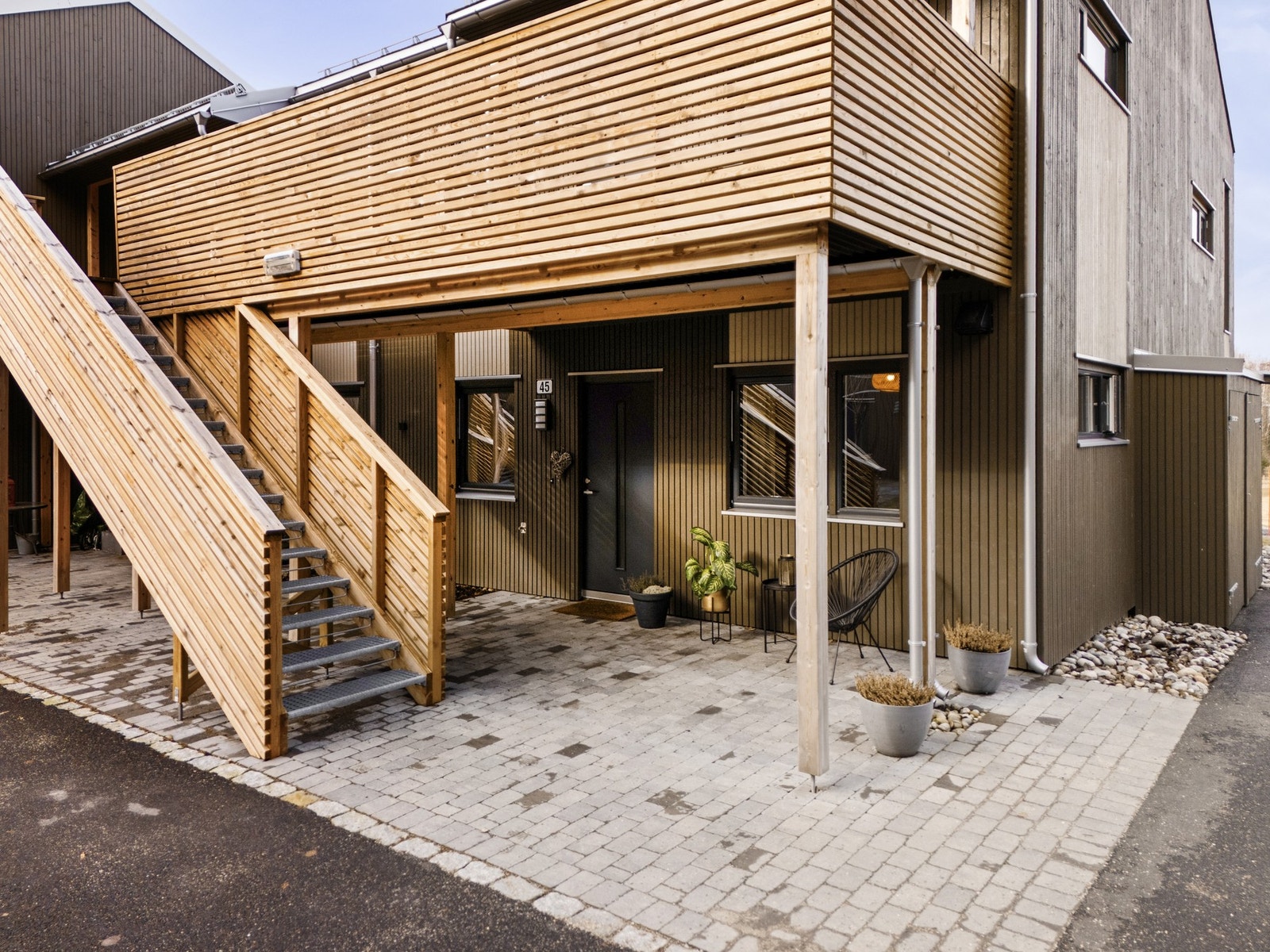 Plass til et cafésett hvor man kan kose seg med morgenkaffen. Galleribilde