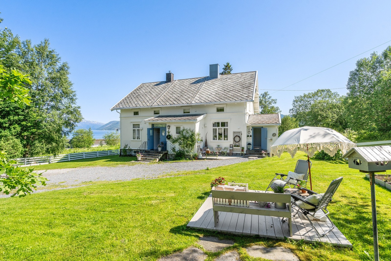 Velkommen til drømmen fra en svunnen tid - Nesveien 23 i Røsvika. Galleribilde