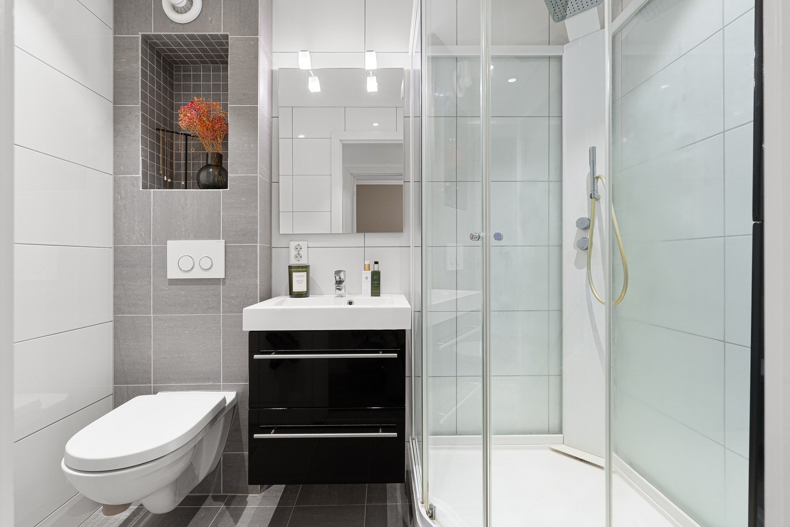 Moderne baderom som ble oppgradert i 2014. Galleribilde