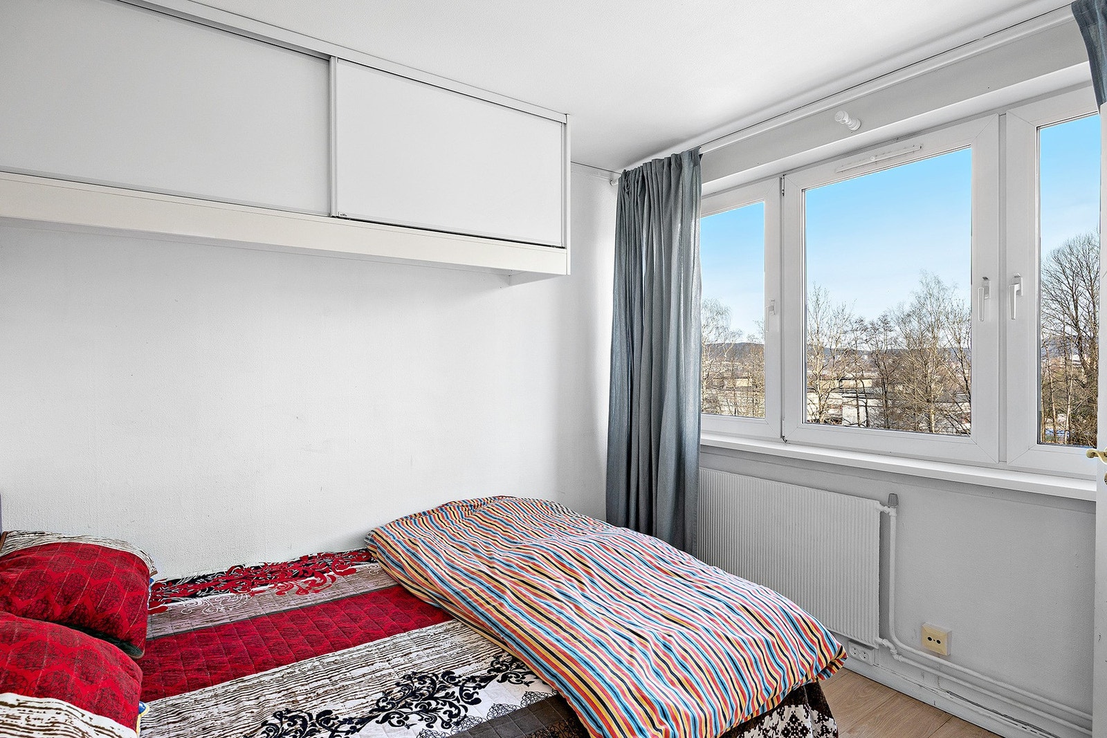 Fra entreen har du tilgang til boligens soverom. Galleribilde