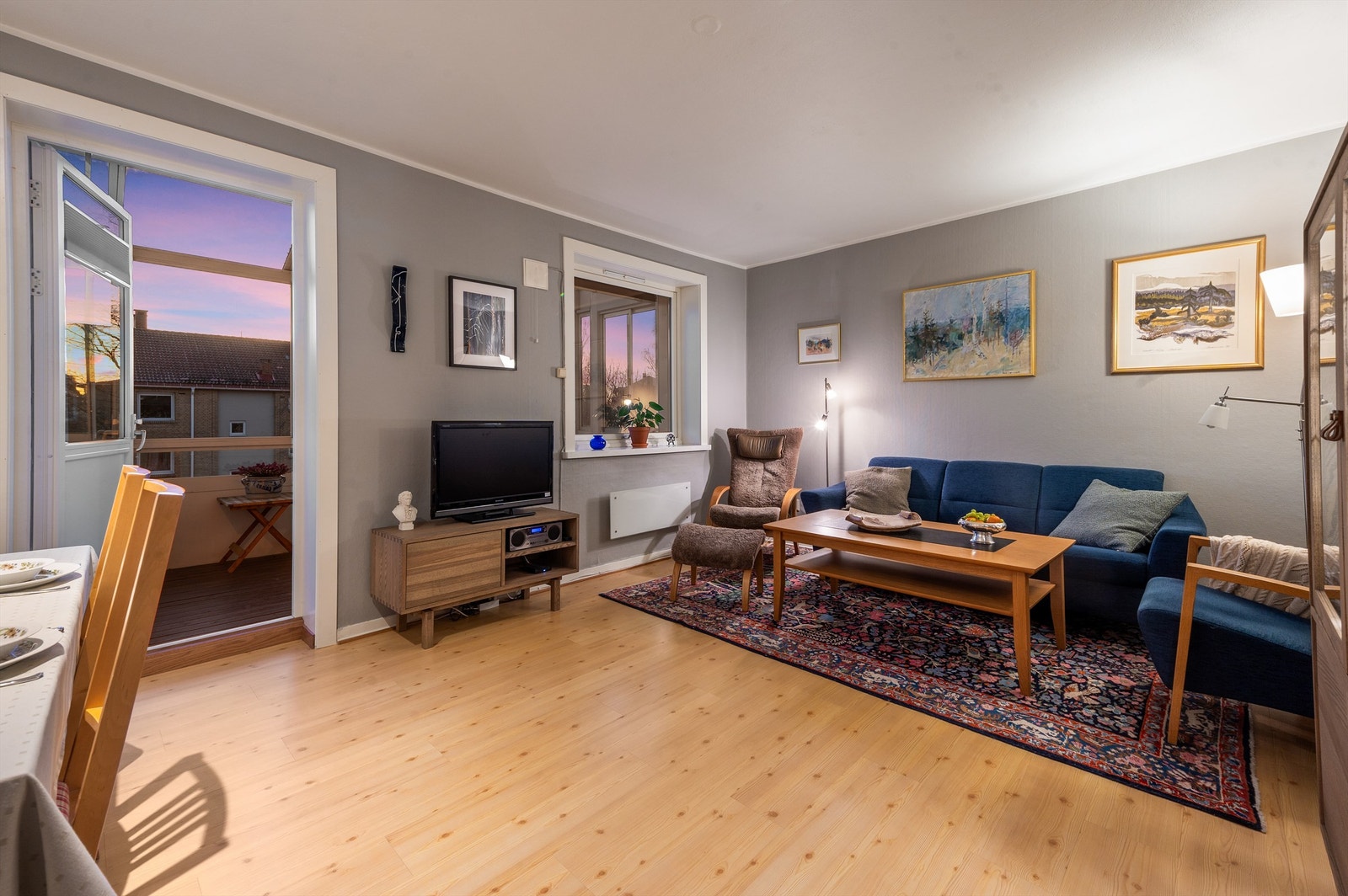 Det er også plass til tv-seksjon eller annet ønskelig stuemøblement. Galleribilde