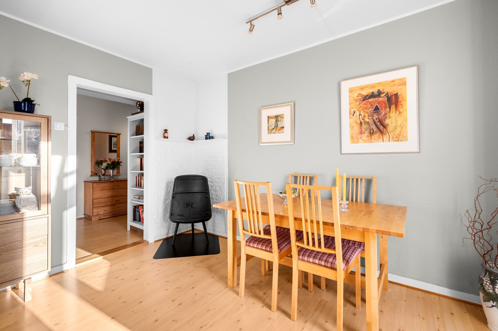 Rikelig med plass til koselig spisegruppe. Galleribilde