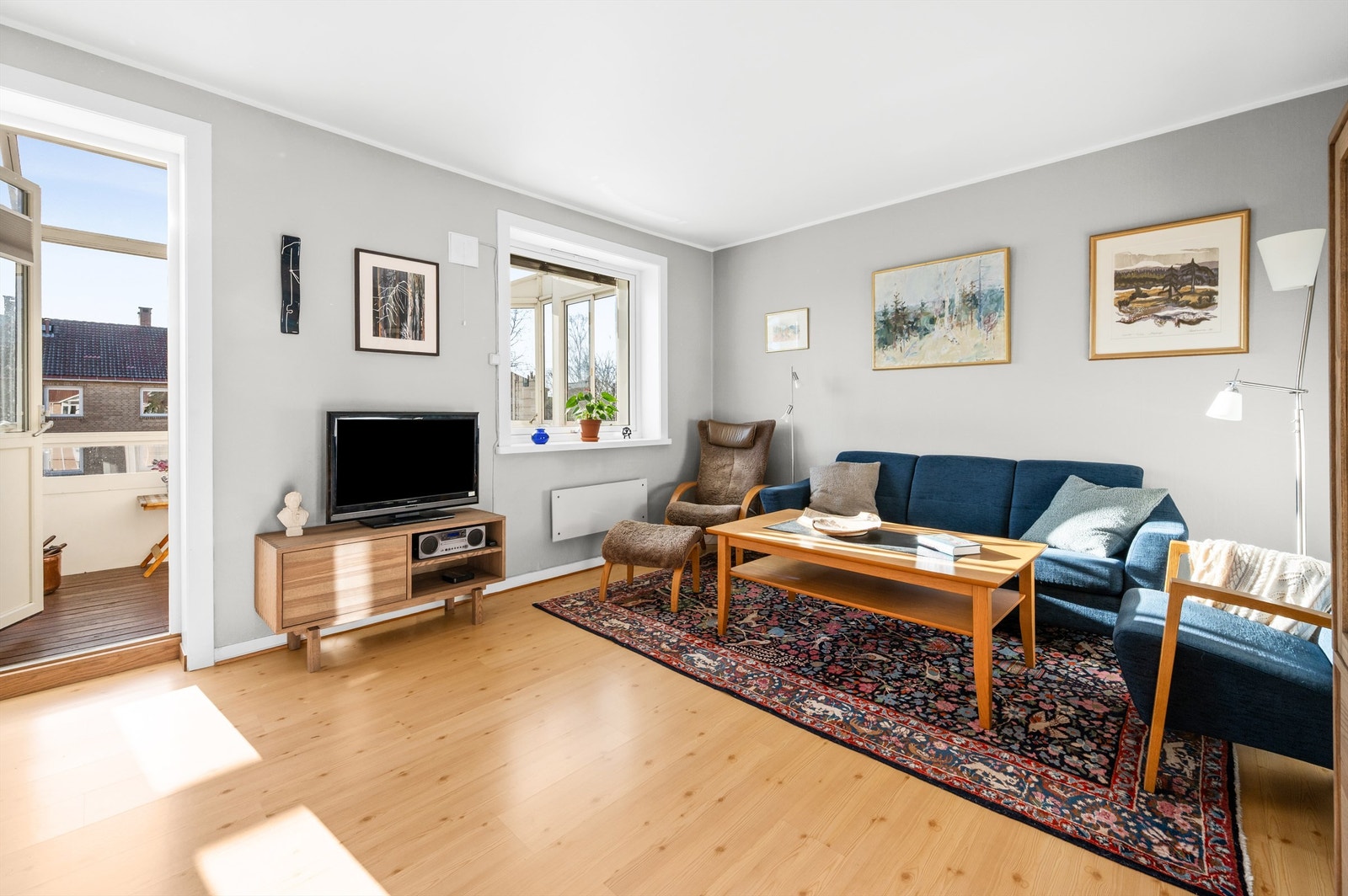 Attraktiv og tiltalende 3-roms leilighet med arealeffektiv planløsning og flott beliggenhet. Galleribilde