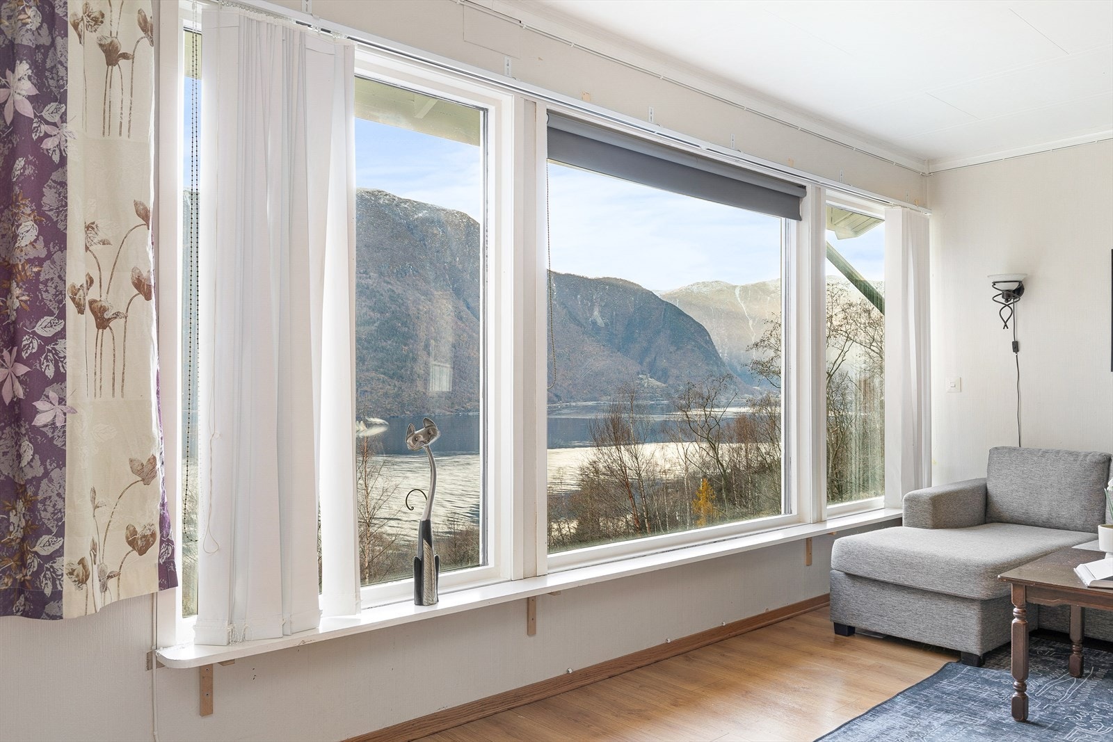 Sjekk den utsikten frå stovevindauga! Galleribilde