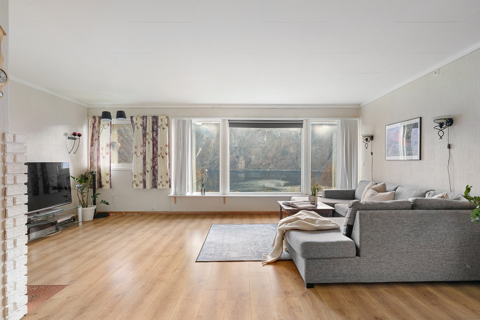 Vindaugsflatene slepp inn godt med naturleg lys. Galleribilde