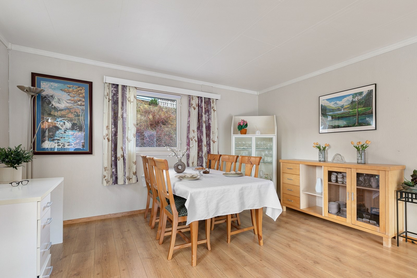 Plass til eit romsleg spisebord - Galleribilde