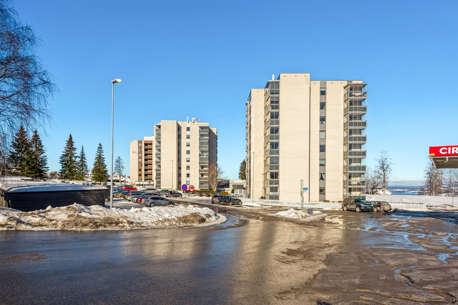 Kopperud Sentrum Borettslag A/L er bebygd med 2 stk. leilighetsbygg over 8 etasjer, kjeller og takplan. Galleribilde