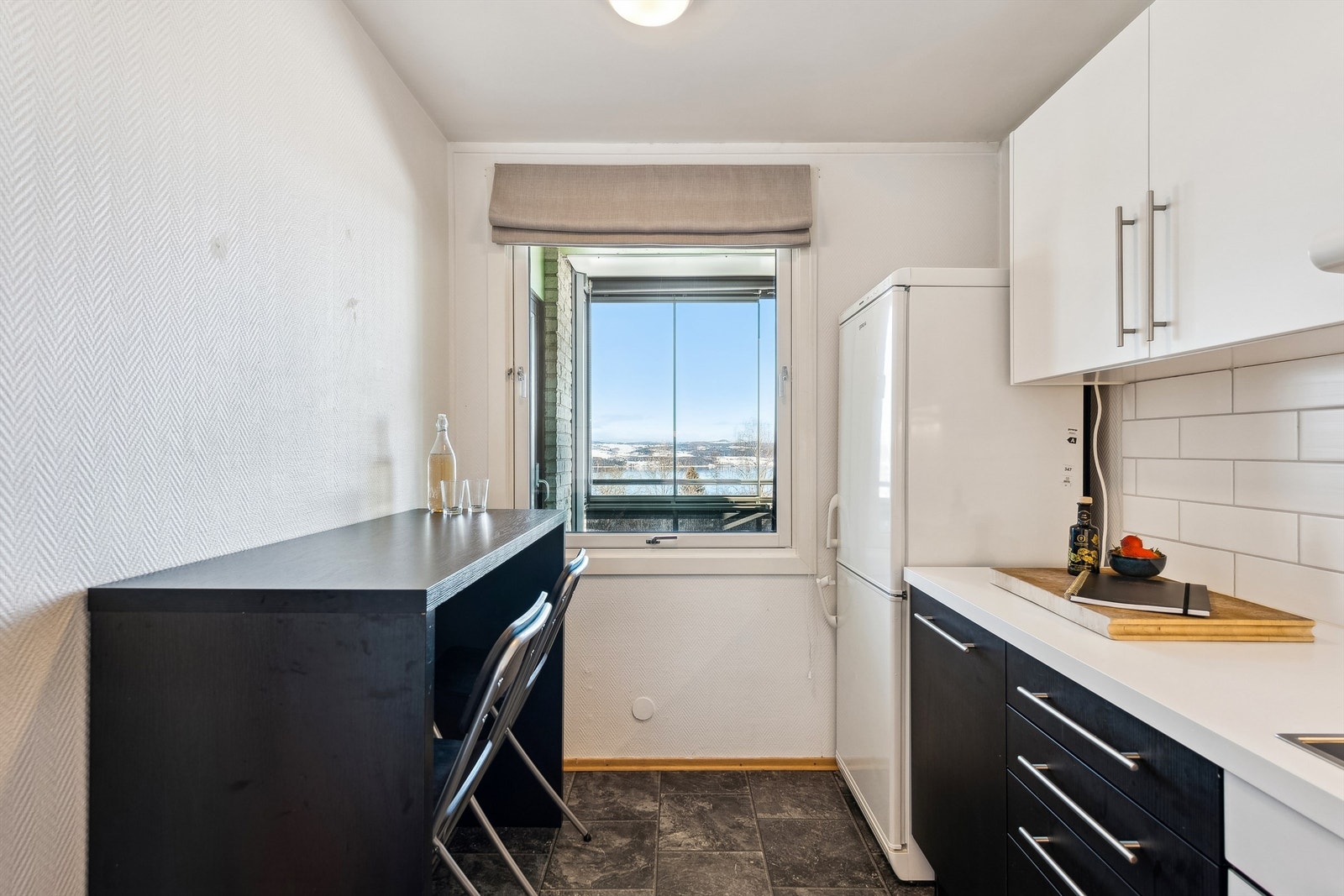 Praktisk spisebenk for raske måltider. Galleribilde