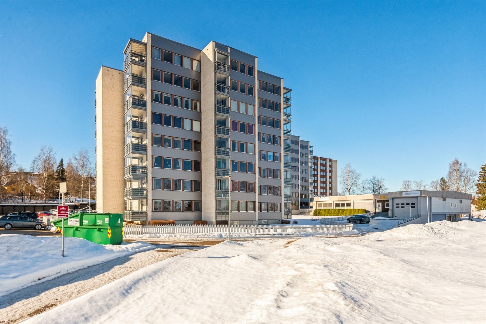 Et etablert boligområde på Kopperud i Gjøvik med blokkbebyggelse, leiligheter, eneboliger og noe næringseiendommer Galleribilde