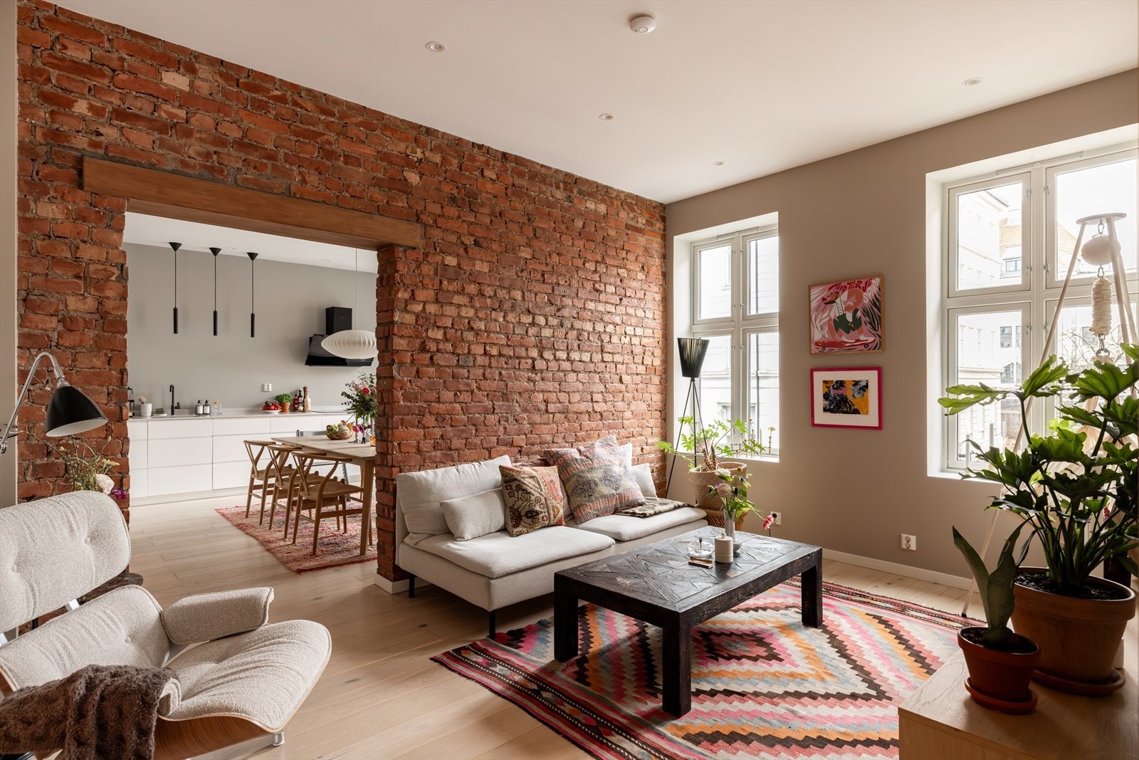 Her får du et luftig og åpent bomiljø med store vindusflater, fine lysforhold og god takhøyde. Galleribilde