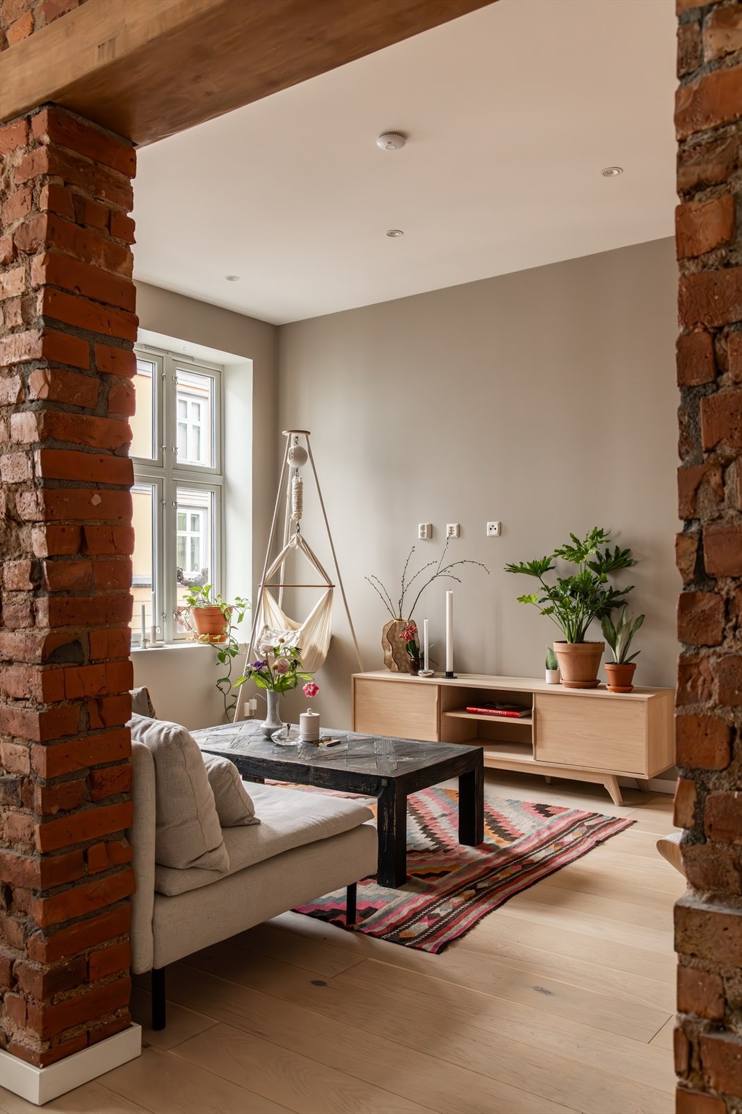 Med den generøs takhøyde på hele 2,86 meter får du en luftig romfølelse. Galleribilde