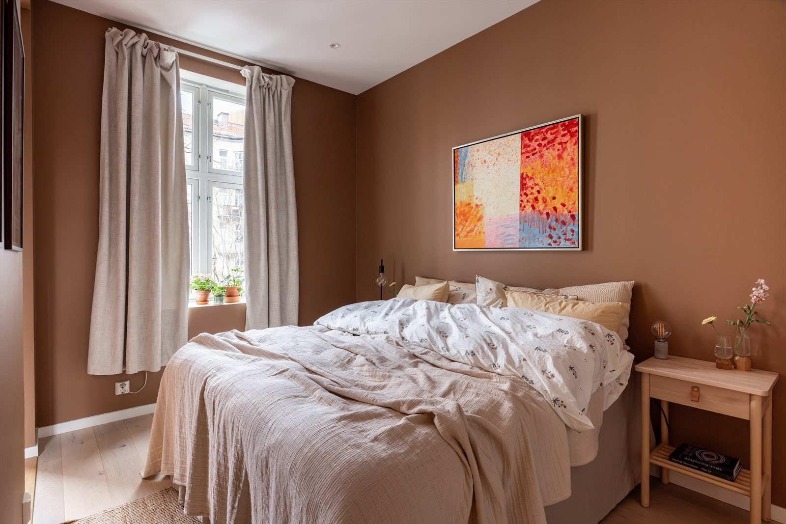 Et lunt hovedsoverom som ligger vendt mot rolig bakgård. Galleribilde