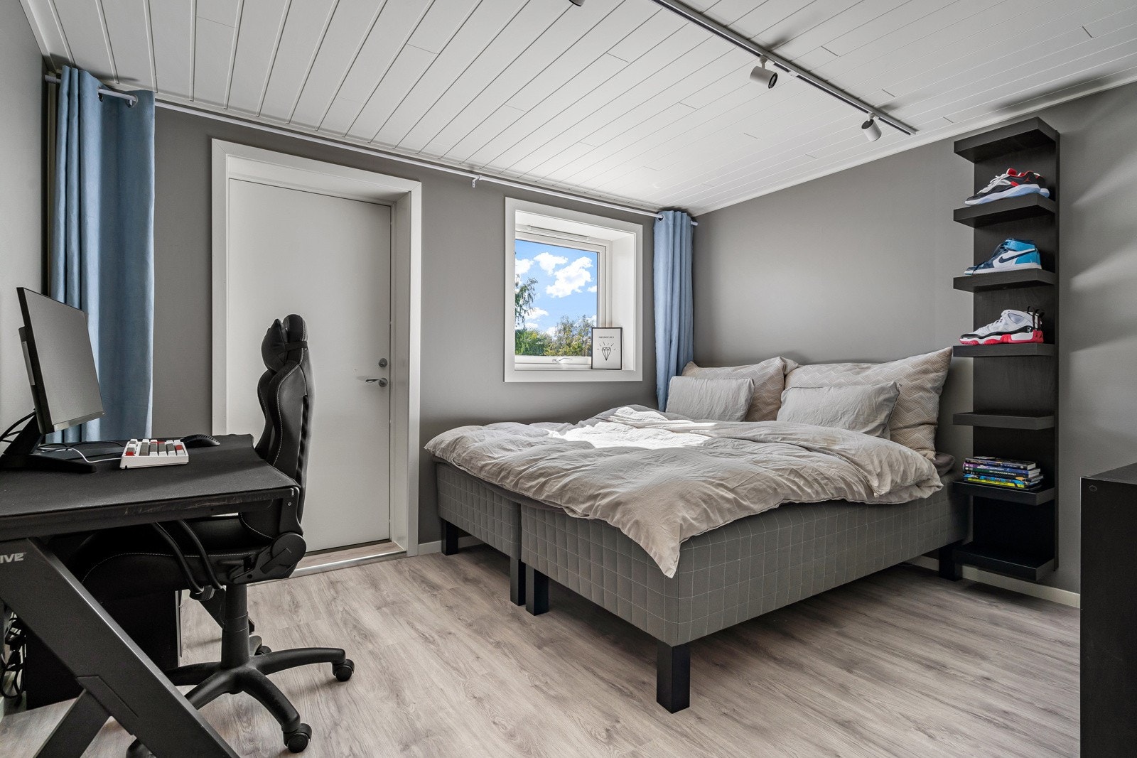 Romslig soverom på 10,5 kvm. Galleribilde