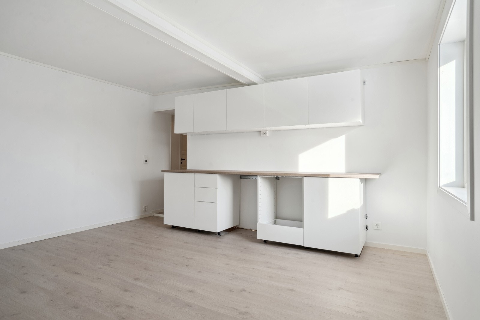 Kjøkkeninnredningen er fra 2025. Galleribilde