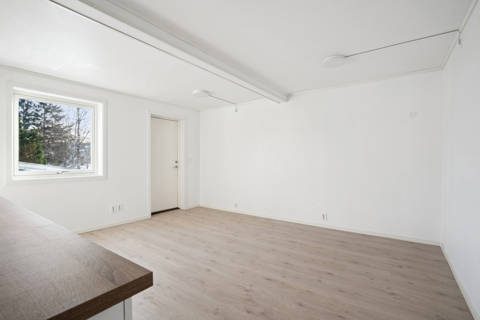 Godt med lysinnslipp fra vinduer. Galleribilde