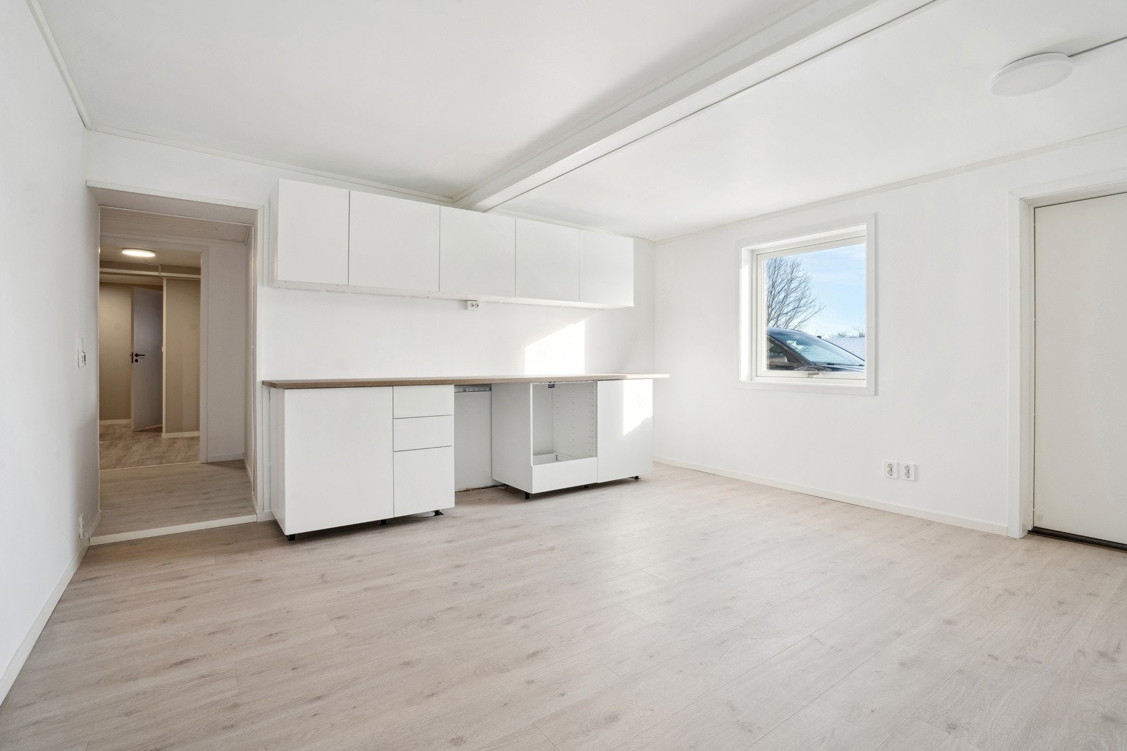 Kjøkkenet og det ene soverommet er ikke omsøkt. Les punkt "Ferdigattest/Midlertidig brukstillatelse" i salgsoppgaven. Galleribilde