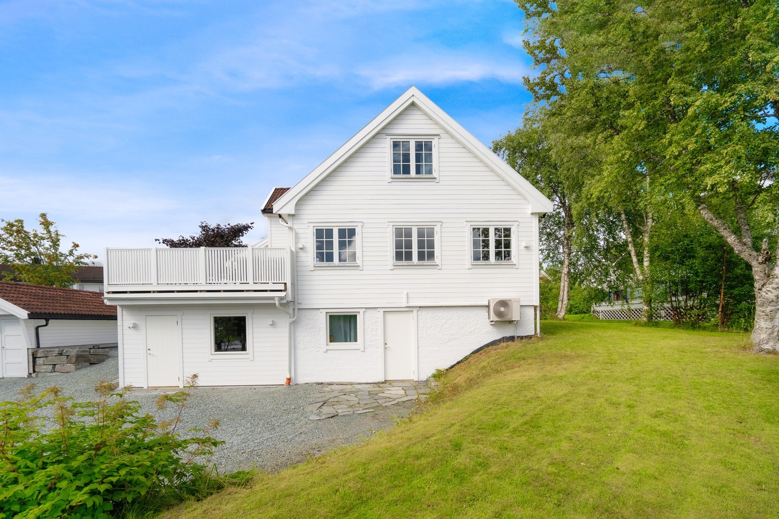 Boligen har en innholdsrik underetasje med mange muligheter. Galleribilde