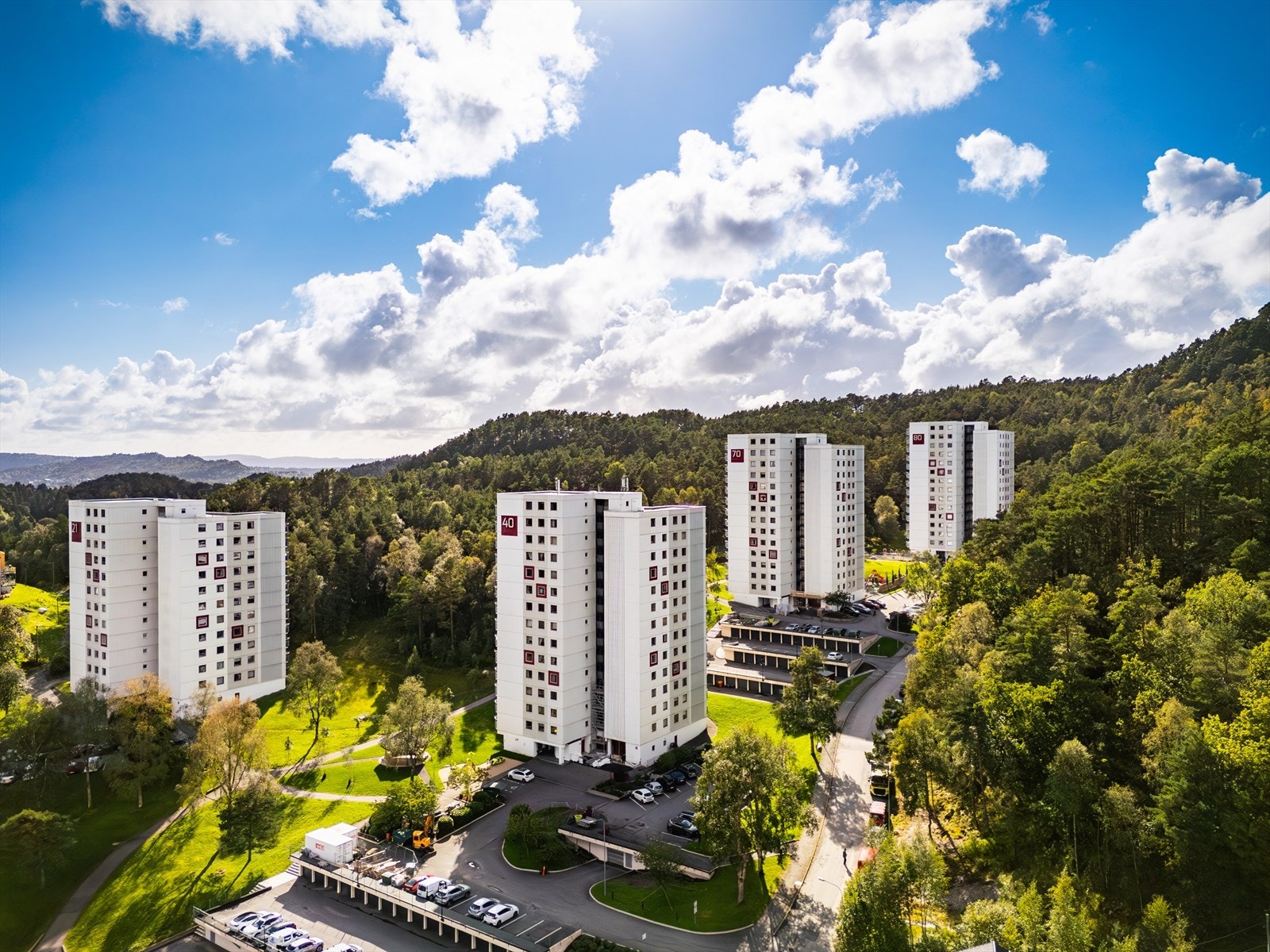 - Borettslaget har fint opparbeidet fellesarealer til glede for store og små - Galleribilde