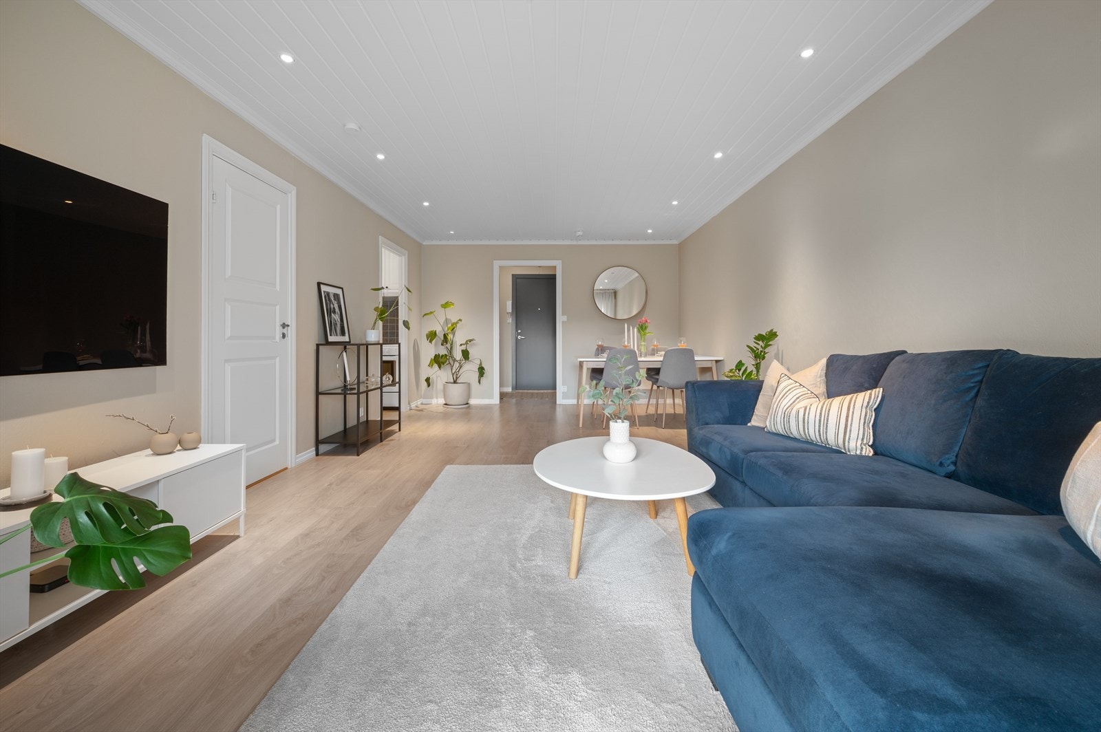 - Innvendig holder leiligheten en lys og delikat standard - Galleribilde