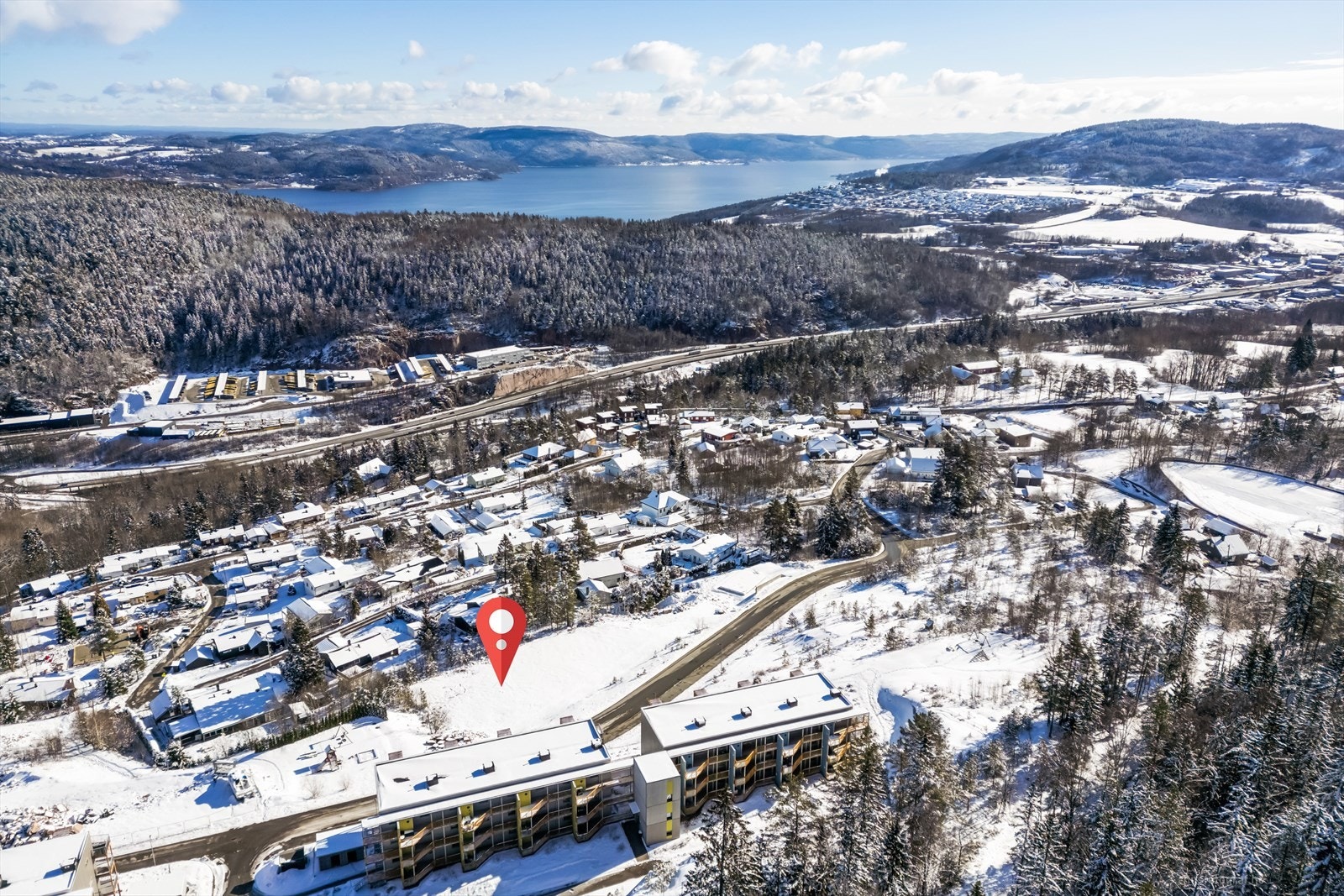 Gesimshøyden for bolighus skal ikke overstige 5,5 m og mønehøyden skal ikke overstige 7,5 m Galleribilde