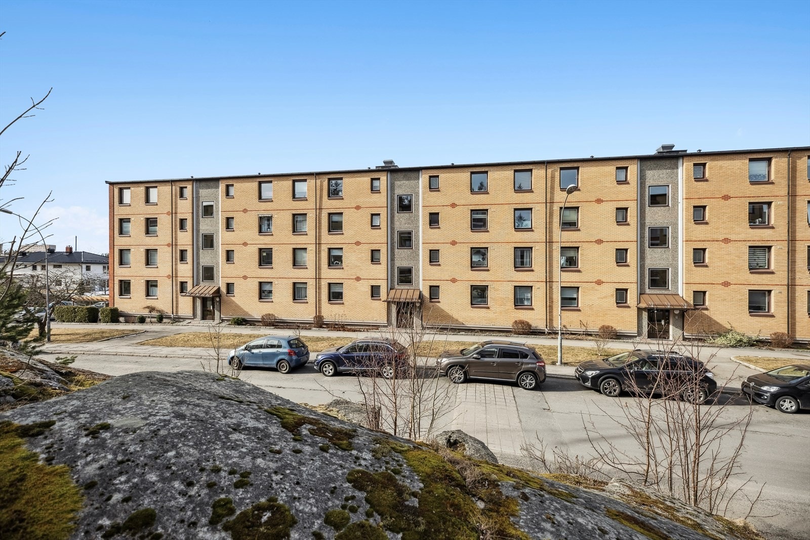 Leiligheten har en fin plassering i borettslaget med utsyn mot vest. Galleribilde