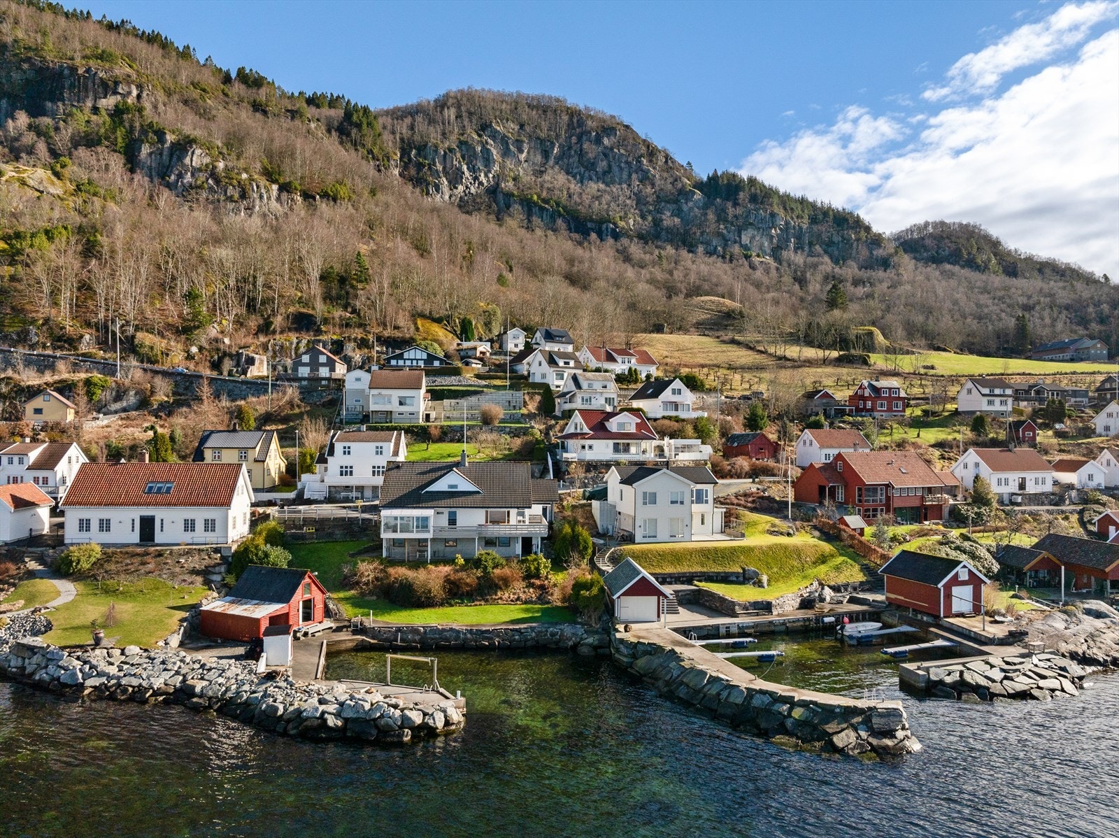 Flott sjøeiendom i 1.rekke på Hjelmeland. Galleribilde