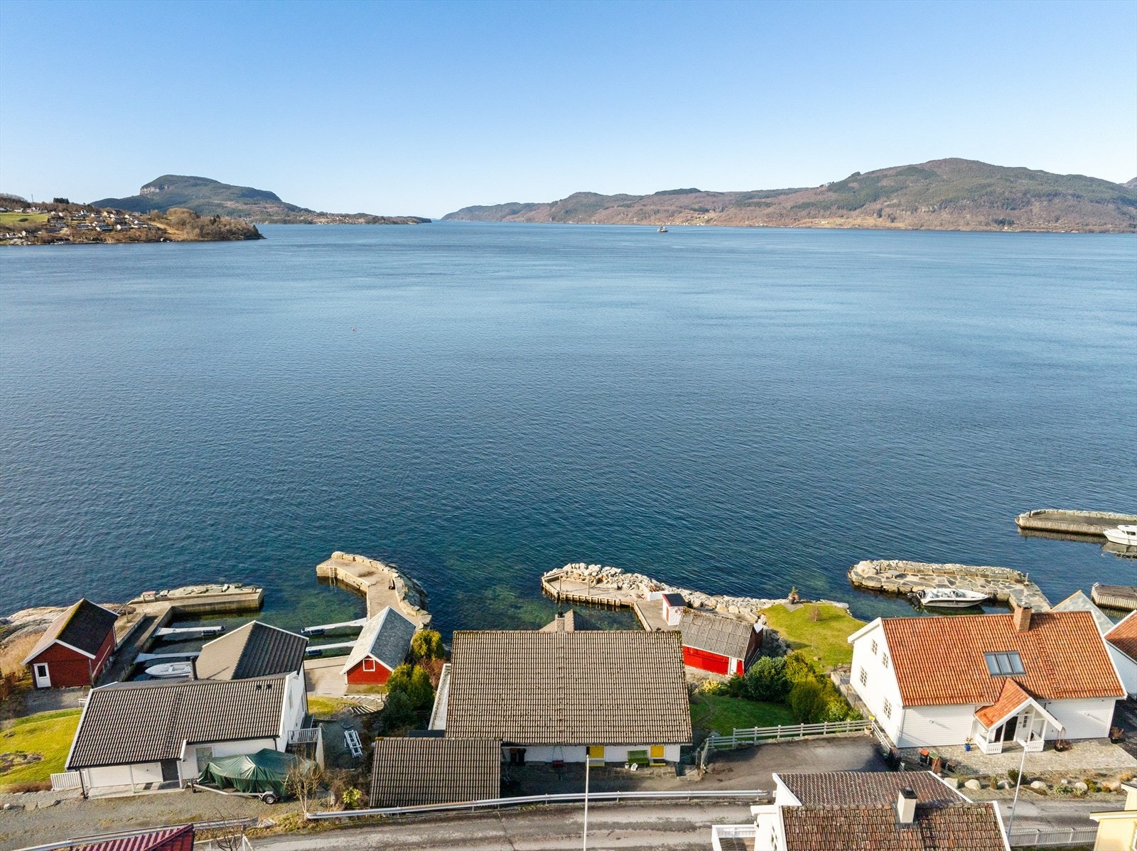 Dette er en unik eiendom like ved Hjelmeland sentrum! Galleribilde