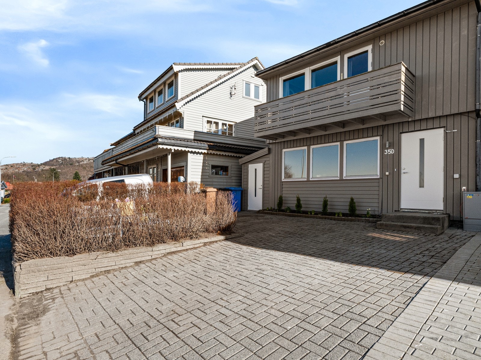 Romslig gårdsrom Galleribilde