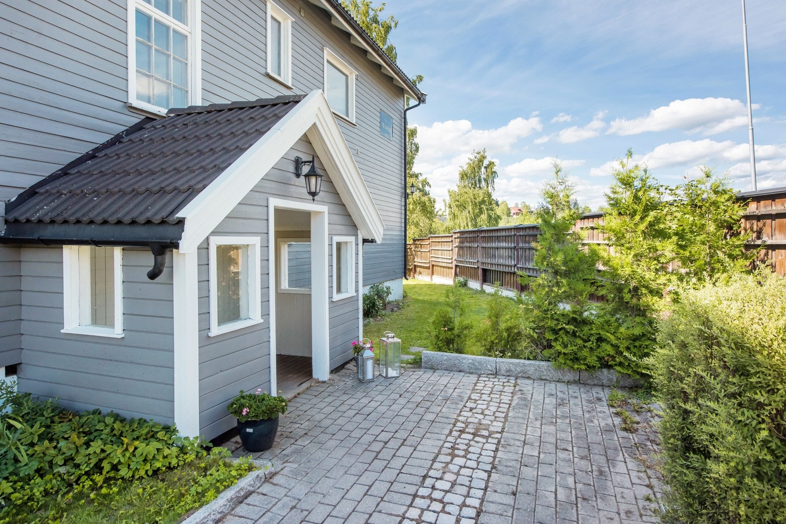 Overbygget felles inngangsparti Galleribilde