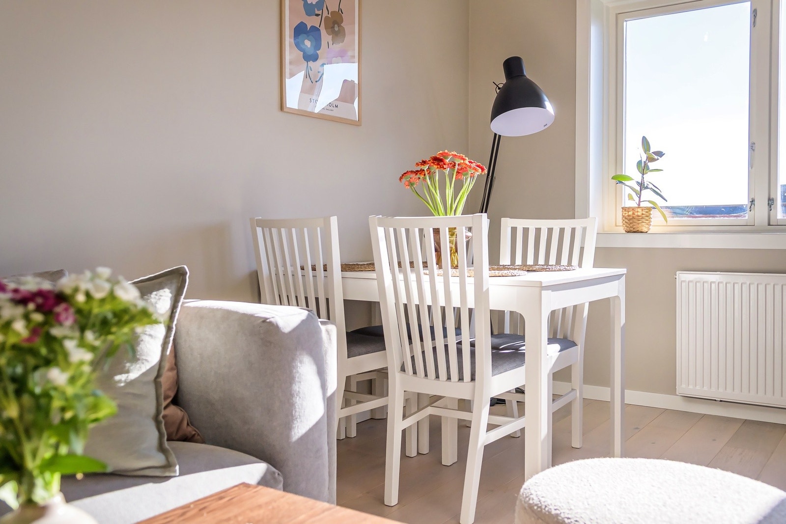 Det er god plass til spisebord i tilknytning til kjøkkenet. Galleribilde