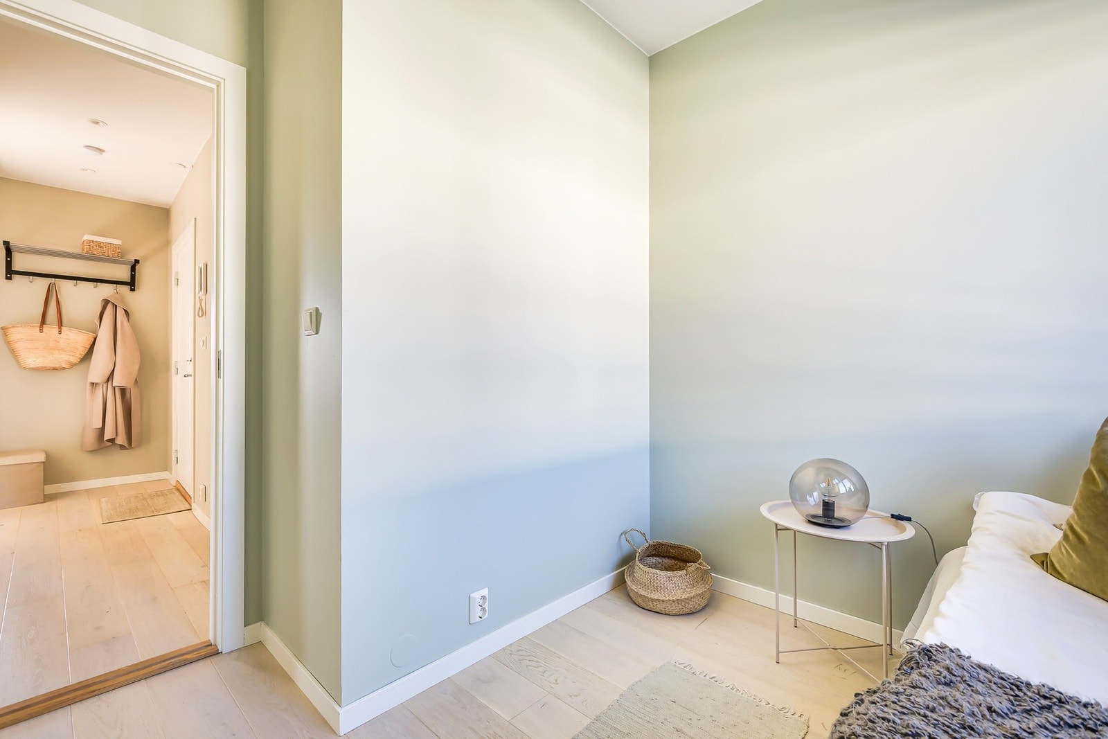 Det er god plass til garderobeskap her. Galleribilde