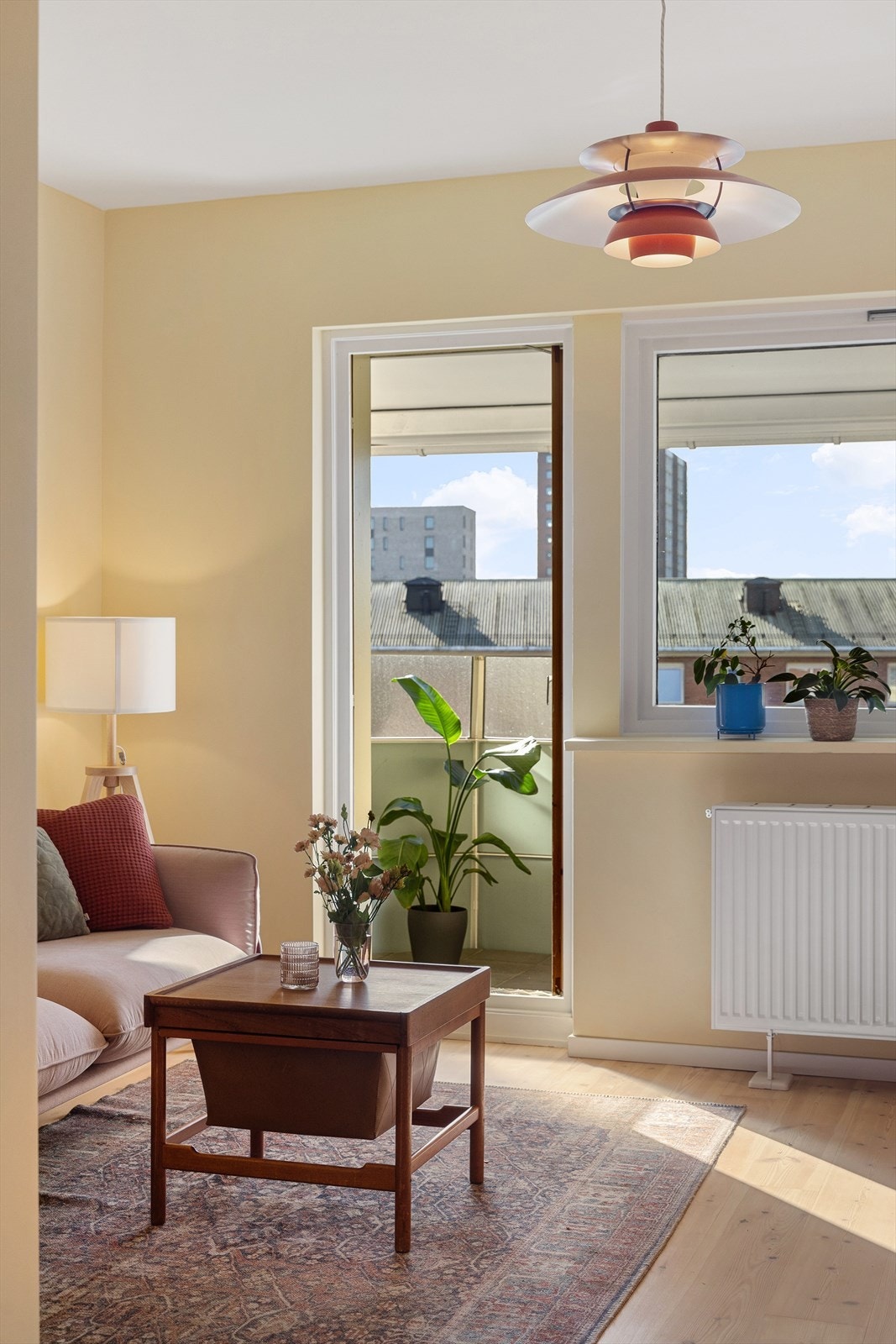 Leiligheten ligger i 4. etasje og inneholder entré, kjøkken, stue, bad og to soverom. Galleribilde