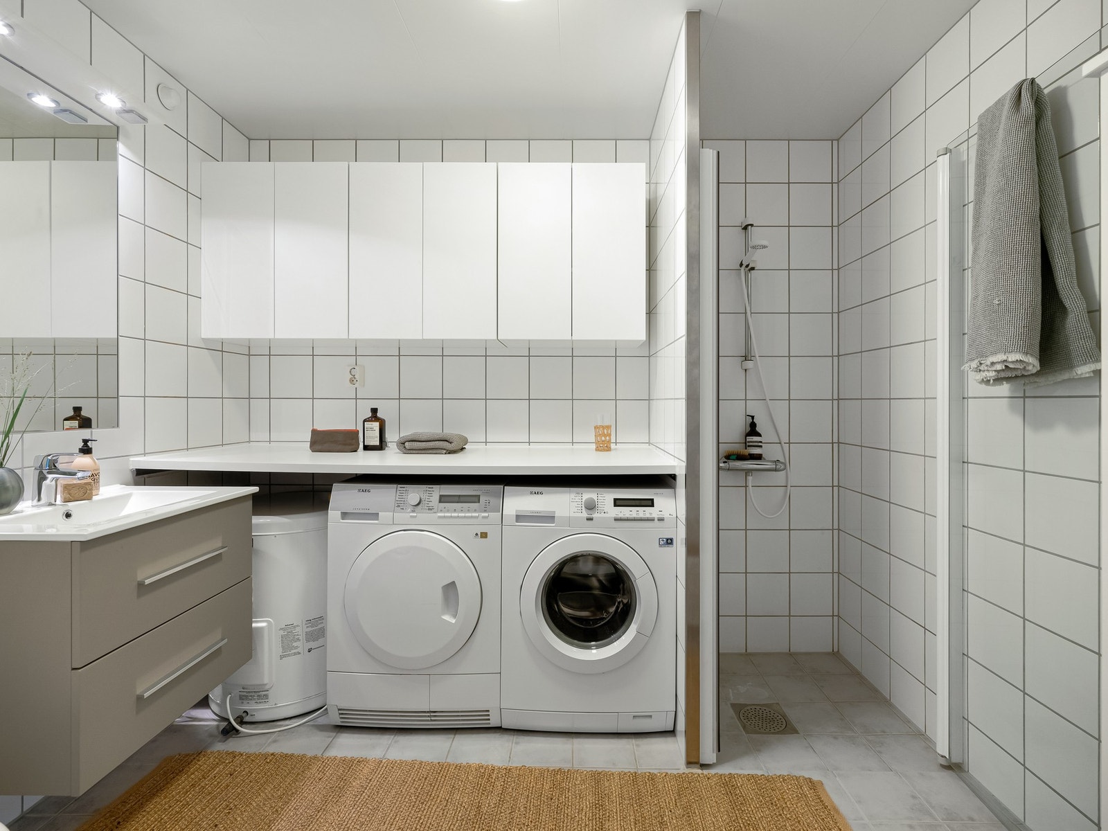 Her er det god plass til både vaskemaskin og tørketrommel. Galleribilde